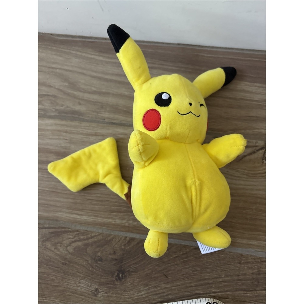 Pokémon- Winking Pikachu Plush• 10" By Pokémon/nintendo